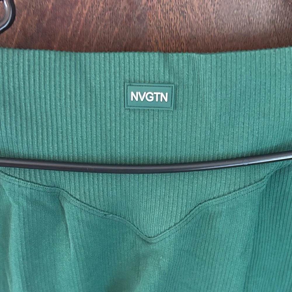 NVGTN Balsam Green Sports Bra and Leggings Set LG/XL - Picture 13 of 16